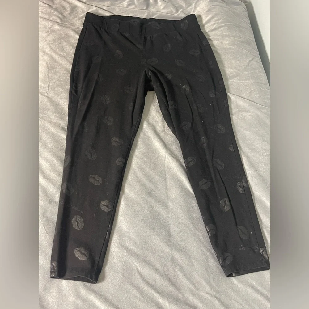 Torrid x Marilyn Monroe 2X (18-20) kisses full length legging - Picture 2 of 5